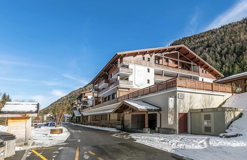 Vallorcine Apartment | l'Ours Bleu B33 ski -in ski -out, Vallorcine (Argentiere), France