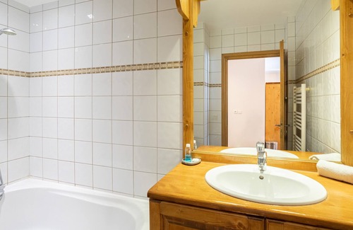 Vallorcine Apartment | L'Ourson Blanc- au pied des pistes, piscine et sauna