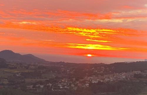 Village of Castellet House | L'OUSTAOU BELLO VISTO