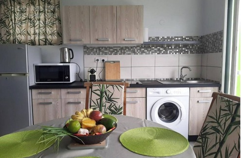 Trois-Ilets Apartment | L'R2 LA VILLA MELISSA T2 APARTMENT WITH POOL 150 M FROM THE BEACH.