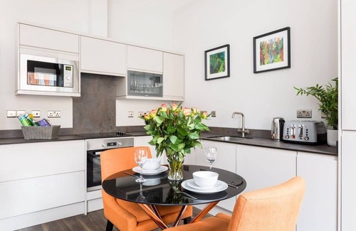 Leamington Spa Apartment | L-Spa Boutique Apartments - Stylish spacious one bedroom apartment