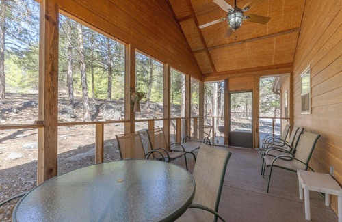 Branson West Cabin | L016, 4Br, 4Ba Beautiful Roark Creek Cabin