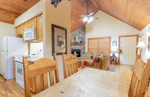 Branson West Cabin | L043, 2-Bedroom Luxury Cabin Nestled in the Woods