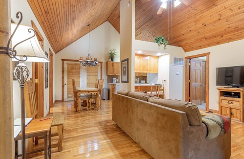 Branson West Cabin | L043, 2-Br Luxury Cabin: Book 3+ Nights This September & Save! SEE DESC. BELOW