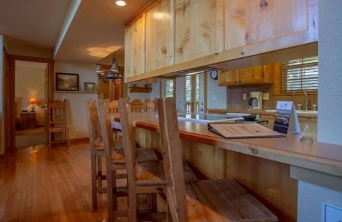 Reeds Spring House | L083, Feel majestic in this stunning 4-bedroom Lodge