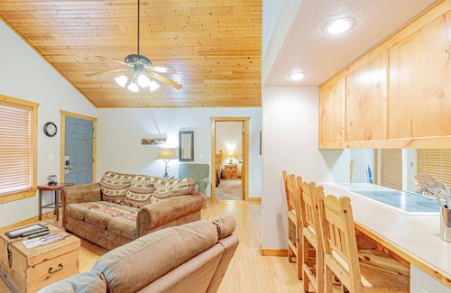Reeds Spring Cabin | L093, 2Br Cabin, Pets; Getaway for Less – 15% Off 3+ Nts SEE DESC. BELOW