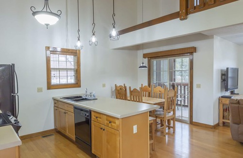 Reeds Spring Cabin | L119, 4 Br Lakefront Cabin, Sept. Savings Stay 3+ Nts Save 15% SEE DESC BELOW