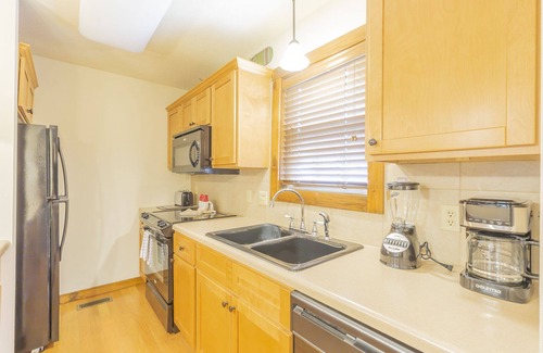 Reeds Spring Cabin | L130B, 2-Br with Loft Lakeview Cabin; Sept Deal – 15% Off 3+ Nt; SEE DESC. BELOW