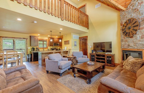 Reeds Spring Cabin | L136, 4-Br, 4-Bath Cabin: 15% Off 3+ Night September Stays SEE DESC. BELOW