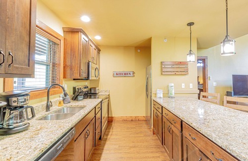Reeds Spring Cabin | L136, 4-Br, 4-Bath Cabin: 15% Off 3+ Night September Stays SEE DESC. BELOW