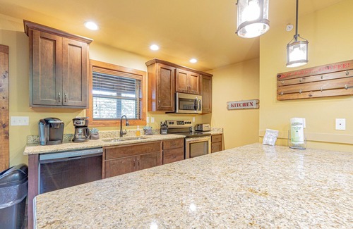 Reeds Spring Cabin | L136, 4-Br, 4-Bath Cabin: 15% Off 3+ Night September Stays SEE DESC. BELOW