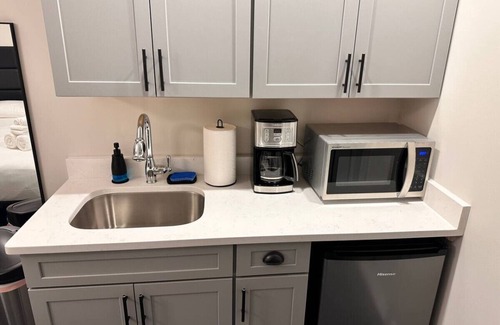 East Stroudsburg Apartment | L212 · The Lack - Queen Suite - A12