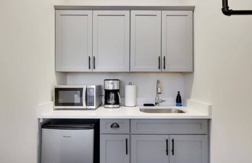 East Stroudsburg Apartment | L212 · The Lack - Queen Suite - A12