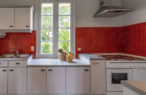 La Boissiere-d’Ans House | La Barge – Charming Apartment with Shared Pool in the Heart of the Château