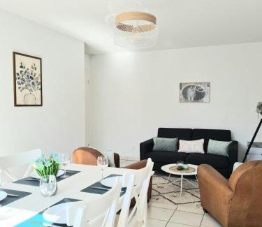 Pouzauges Apartment | La Balière T3 rénové terrasse 20min du Puy duFou