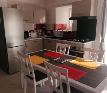 Vic-sur-Cere Apartment | La basse-cour