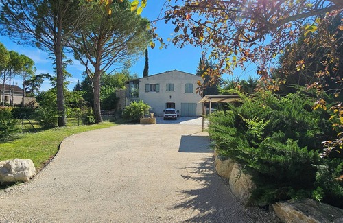Carpentras Villa | La Bastide des Oliviers Provencal gîte with swimming pool in 1 ha of greenery
