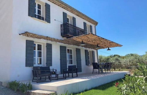 Malemort-du-Comtat Villa | La Bastide