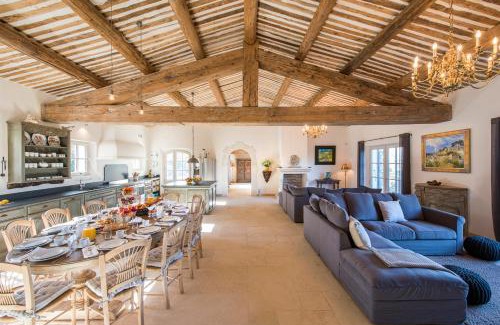 Bonnieux Villa | La Bcasse Heritage Pool Manor