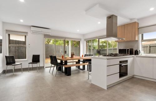Capel Sound House | La Bella On Allambi
