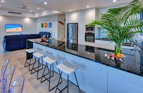 Hamilton Island House | La Bella Waters 1 Wide Ocean Views