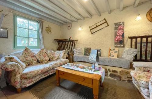 Sainte-Opportune House | La Bergerie - Hortensia: Maison Ancienne avec Jardin Anglais - FR-1-497-35