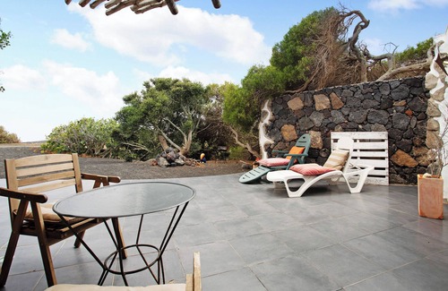 Haria Villa | La Bodeguita - House on a Volcano with a Guitar