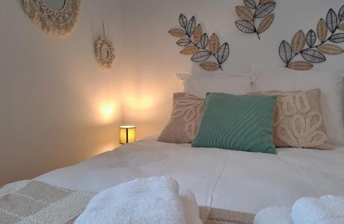 Laval Apartment | La Bohème, Studio, Proche Gare SNCF, Netflix