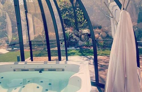 La Valentine House | La Bonne Etoile Marseille ! Hébergement romantique ! Jacuzzi et Piscine chauffée