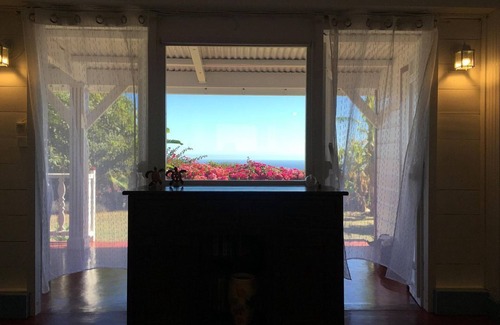Piton Saint-Leu Villa | "La Bougainvillée" 3-star, charming Creole gite for 4 people with sea view.