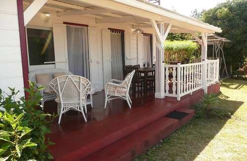Piton Saint-Leu Villa | "La Bougainvillée" 3-star, charming Creole gite for 4 people with sea view.