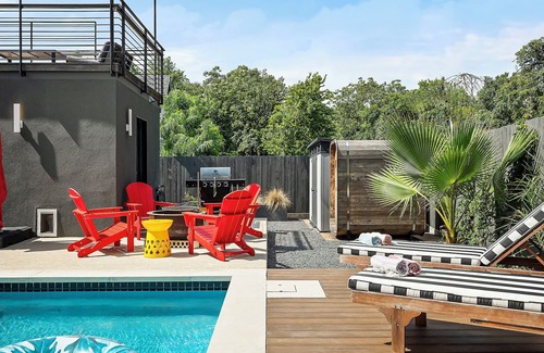 Greater South River City House | La Buena Vida: Modern Oasis w/Pool, Spa, & Sauna