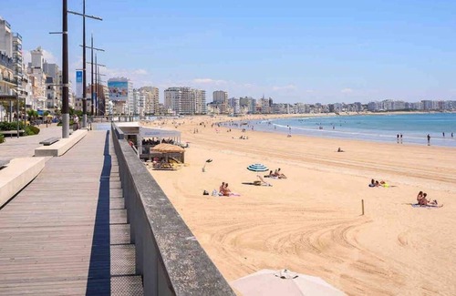 La Roche-sur-Yon Apartment | La Bulle d'Amour - Luxury suite & SPA