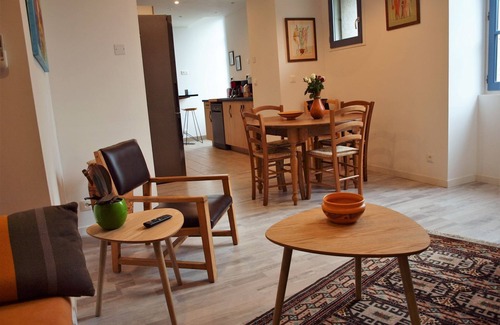 Salleles-d'Aude Apartment | "La Côte de l'Or", fully-equipped gîte for 4 to 6 people; plus swimming pool, whirlpool.