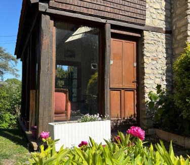 Villennes-sur-Seine Bed & Breakfast | La cabane au fond du jardin