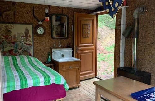 Favars Ski Chalet | La Cabane Dans la Fôret