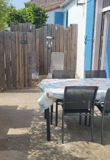 Saint-Georges-d'Oleron House | la cabane de chez berthe proche de la plage