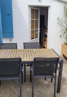 Saint-Georges-d'Oleron House | la cabane de chez berthe proche de la plage