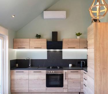 Plantieres Queuleu Apartment | La Cabane - deux chambres et grande terrasse