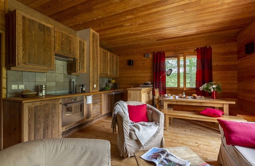 Monetier-les-Bains Apartment | La Cabane of Serre Chevalier, chalet spirit, in Le Monêtier-les-Bains town