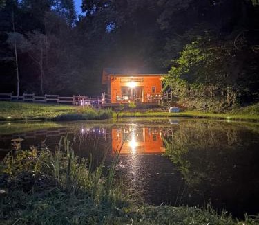 La Celle-sous-Gouzon Ski Chalet | La cabane sur l'étang