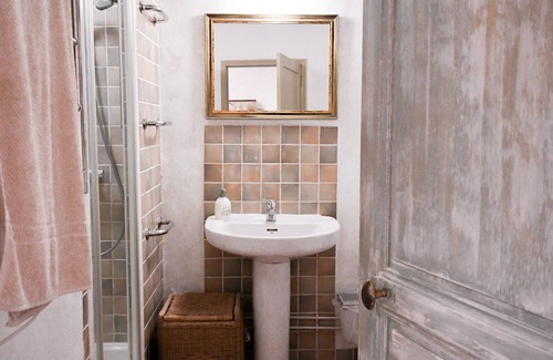 Montfort-sur-Argens Bed & Breakfast | La cachette du comte