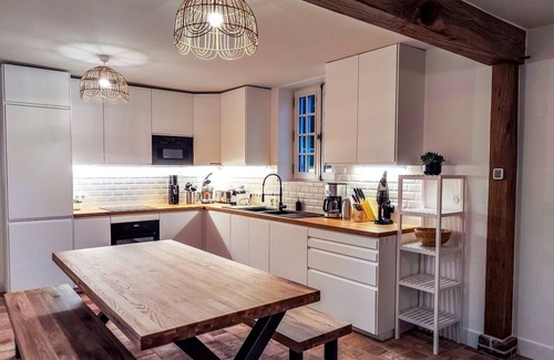 Triqueville House | La Campagne Normande Chic Avec Rivière et Tennis