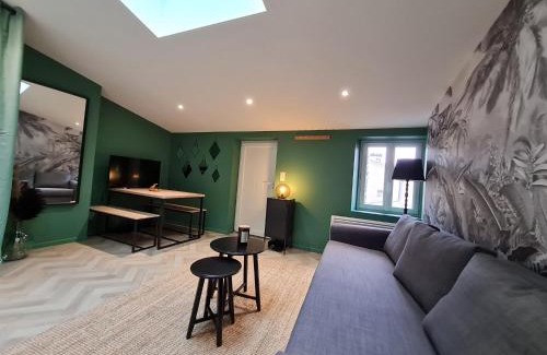 Riom Apartment | La Canopée