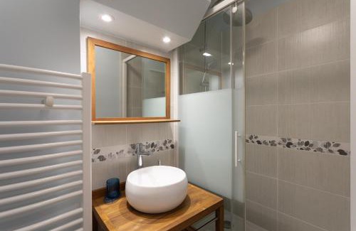 Dinan - Saint-Malo Apartment | La Canopée Urbaine - Apt centre-ville avec parking