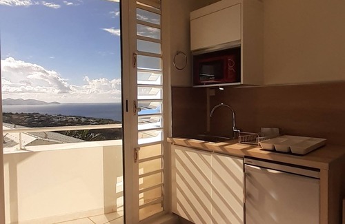 Case-Pilote Apartment | La Capresse à Case Pilote Studio Saphir, Vue Imprenable sur la Côte Caraïbes