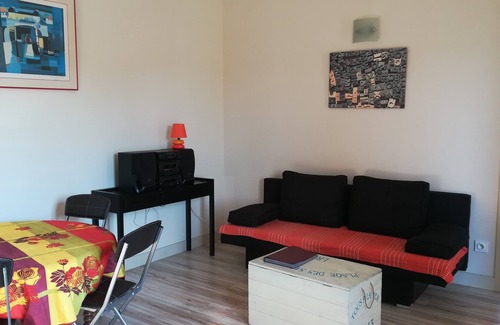 Quartier du Casino Apartment | LA CARAVELLE 3 5 MINUTES FROM THE SEA, CENTER 1ST FLOOR THROUGH TERRACE
