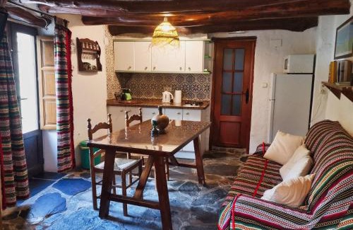 Trevelez House | La Casa de la Bombilla Verde