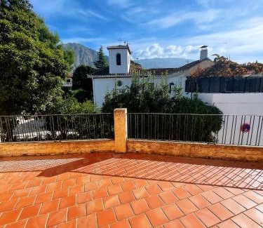 Durcal House | La Casa De Los Gatetes