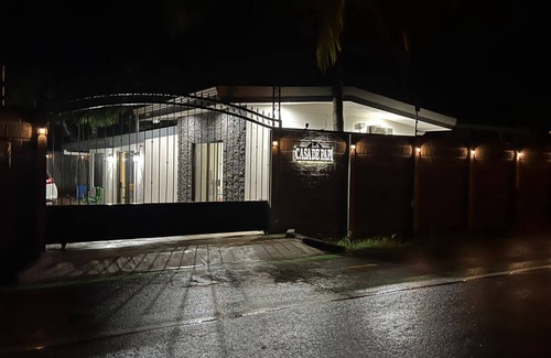 Parrita House | La Casa de Papi A Solo 2 Minutos de Playa Bandera